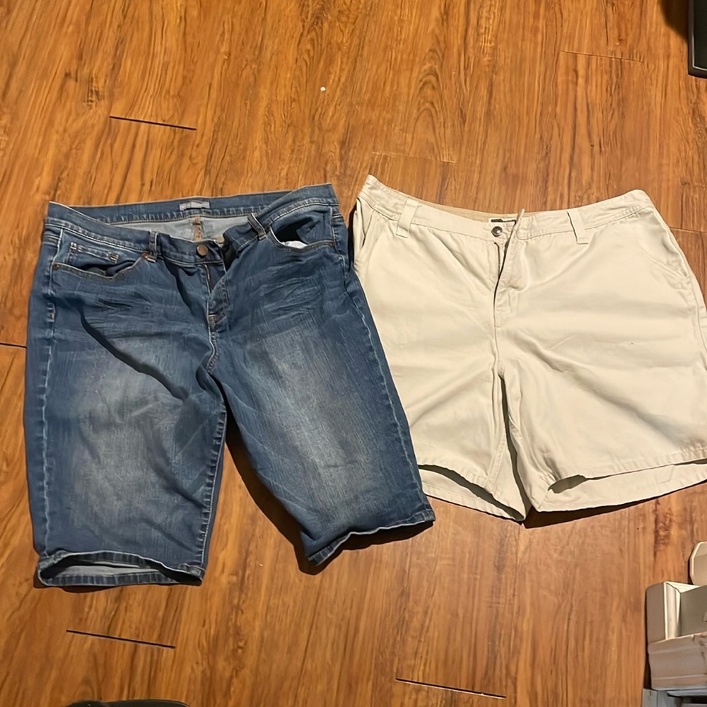 2 pair of women’s shorts size 18 plus size. Jeans shorts are Bermuda.